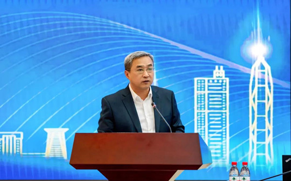 深圳信息职业手艺学院党委副书记、、校长、、理事长单位代表王晖